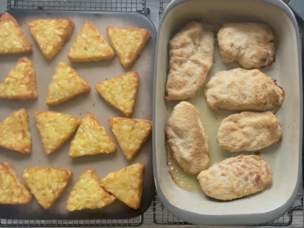 Röstis und Schnitzel gebacken für Jägerschnitzel mit Pommes aus dem Grundset von Pampered Chef® 