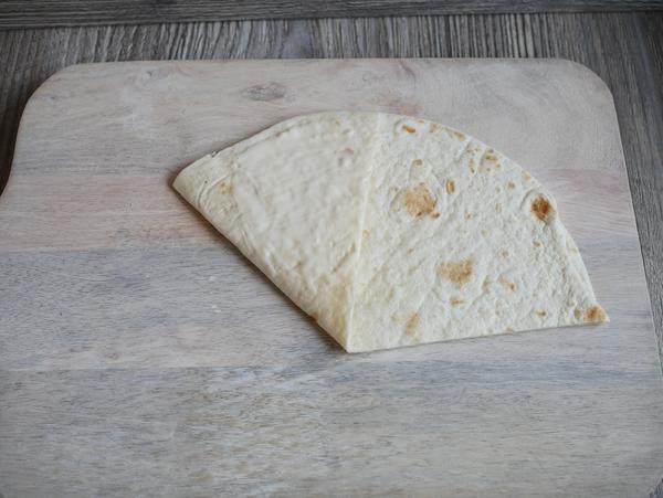 Tortilla gefaltet für Rezept Tortillas mit Hackfüllung vom Zauberstein von Pampered Chef® 