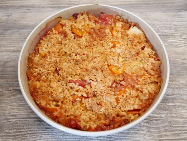 Crumble gebacken für Rezept Pfirsich-Crumble aus der Ofenhexe® von Pampered Chef® 