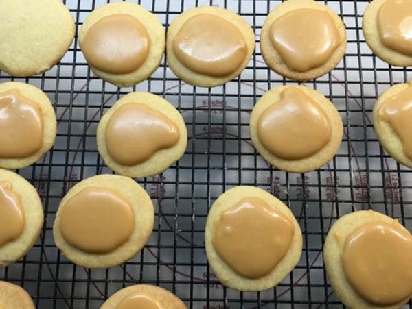 Twix-Kekse vom Zauberstein - gebacken - auf Kuchengitter von Pampered Chef®