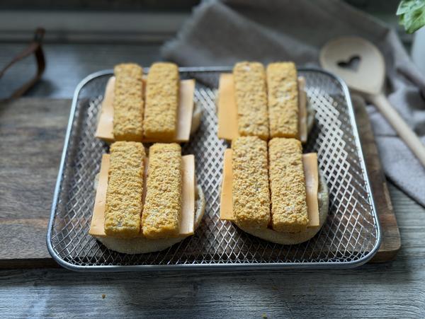 Fischstäbchen-Toast Rezept - Zutaten Zutaten geschichtet für Rezept Fischstäbchen-Toast aus dem Deluxe Air Fryer