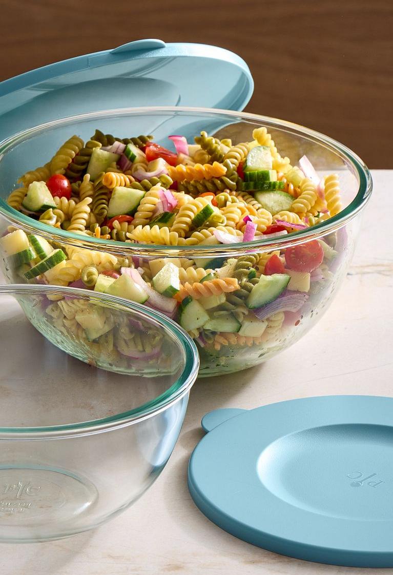 Große Glas-Rührschüssel - Salat Große Glas-Rührschüssel von Pampered Chef® mit Salat befüllt