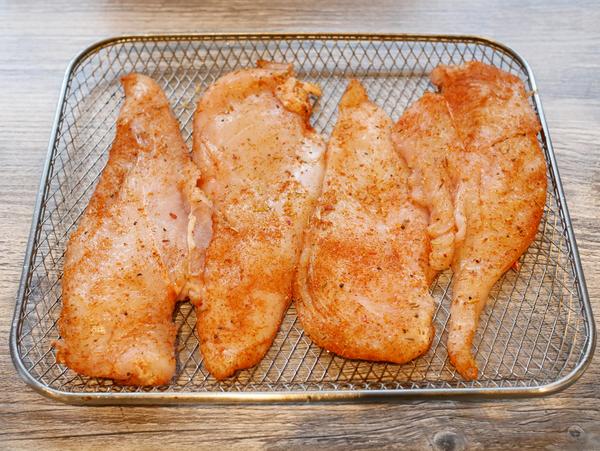 Hähnchenfleisch für Rezept Hähnchenschnitzel überbacken aus dem Air Fryer 