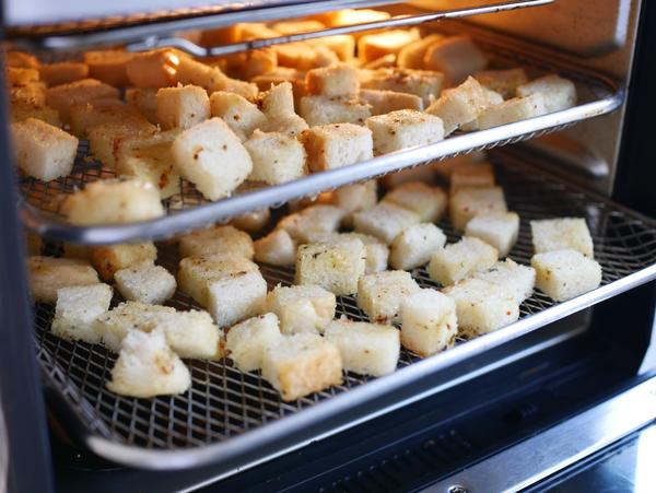 Croutons ungebacken für Rezept Croutons aus dem air Fryer von Pampered Chef® 
