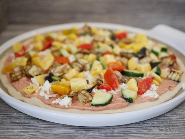 Pizzateig mit Gemüse für Rezept Pizza mit Grillgemüse vom runden Stein White Lady