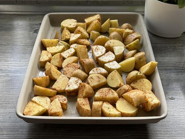 Feierabendblech 1 Rezept - Kartoffeln Kartoffelstücke - Hähnchen mit Kartoffeln und Gemüse - Großer Ofenzauberer
