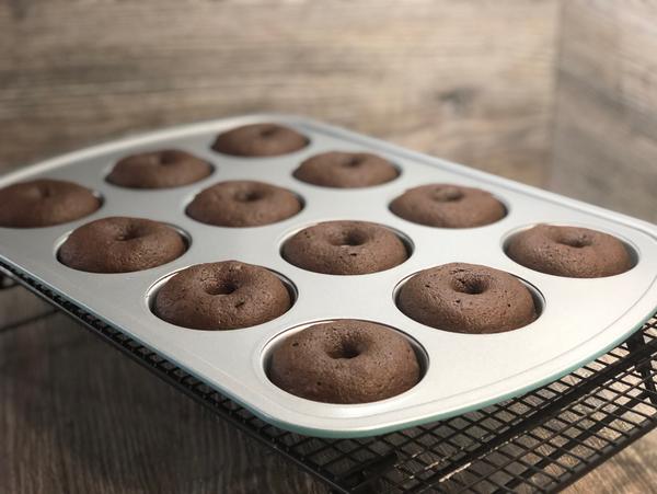 Donut Form von Pampered Chef - Rechteckige Backform mit 12 Donuts