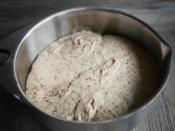 Brotteig für Rezept Sesam Kruste aus dem Ofenmeister von Pampered Chef® 