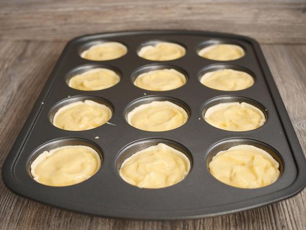 Törtchen ungebacken in Backform für Rezept Pasteis de nata aus der Pampered Chef® Muffinform