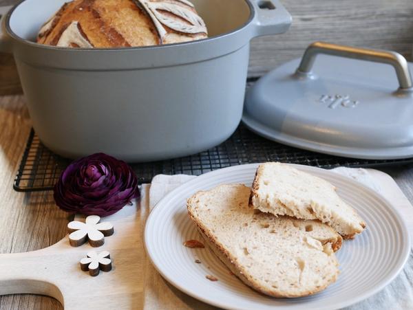 Brotscheiben und Brot für Krusti das Brot aus dem gusseisernem Topf von Pampered Chef® 