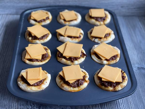 Cheddarkäse - Rezept Cheeseburger-Muffins aus der Muffinform von Pampered Chef® 