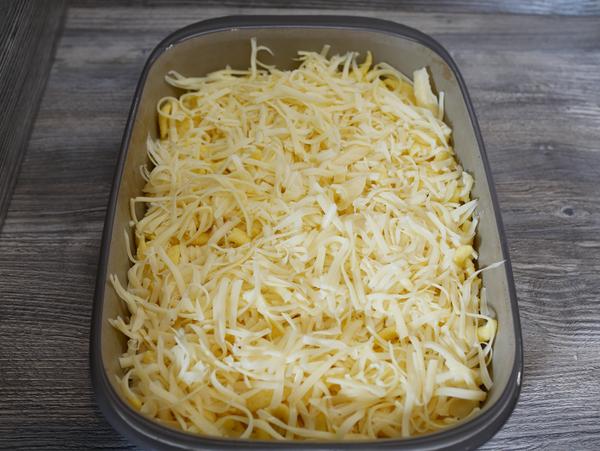 Spätzle in Backform für Rezept Käsespätzle aus der Ofenhexe von Pampered Chef® 