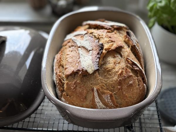 Fertig gebackenes Brot im Ofenmeister von Pampered Chef® - Mühlenkruste