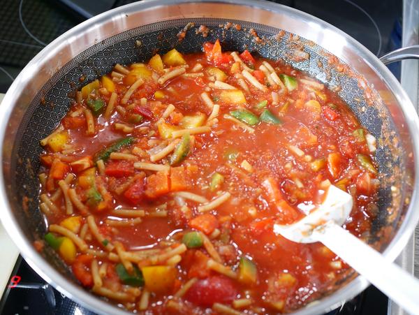 Tomatensoße - Rezept Nudeln mit Hackbällchen aus der Ofenhexe® von Pampered Chef® 