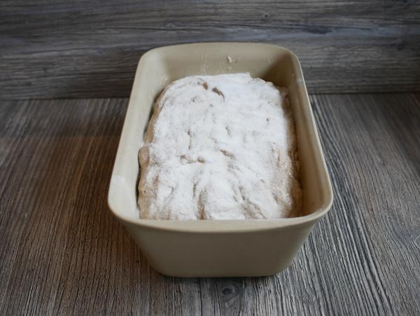 Brotteig in Backform für Rezept Altbrot-Brot aus dem Zauberkasten plus von Pampered Chef® 