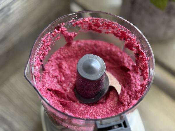 Rote Bete Pesto Rezept - Schritt 2 Pestocreme - Rote Bete Pesto Rezept - Multi-Zerkleinerer - Pampered Chef®