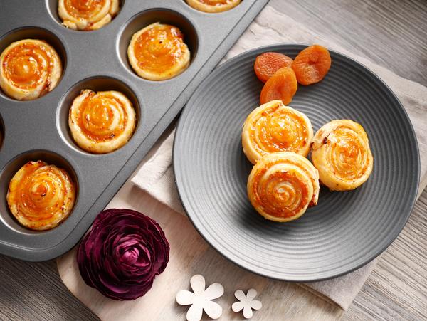 Portion angerichtet für Rezept Aprikosen-Schnecken aus der Muffinform von Pampered Chef® 