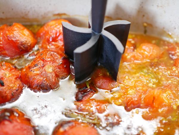 Tomaten-Püree für Rezept Ofen-Spaghetti aus dem Ofenmeister 