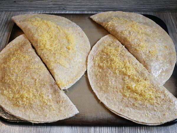 Tortilla-Taschen ungebacken für Rezept Quesadillas mit Hähnchenfüllung vom Zauberstein