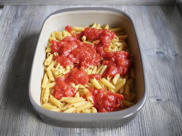 Nudeln und Tomatensoße für Rezept Feta Tomaten Pasta aus der Ofenhexe® von Pampered Chef® 