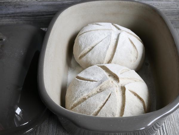 Brotlaibe in Backform für Rezept Kartoffelbrot aus dem Ofenmeister von Pampered Chef® 