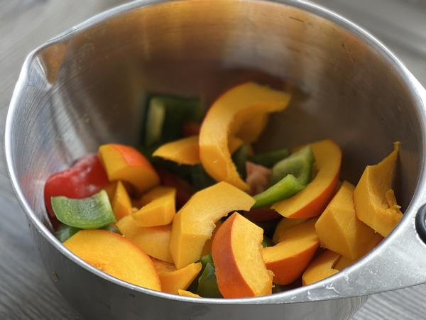 Gemüse für Rezept Chili-Erdnuss-Hähnchen vom Ofenzauberer von Pampered Chef® 