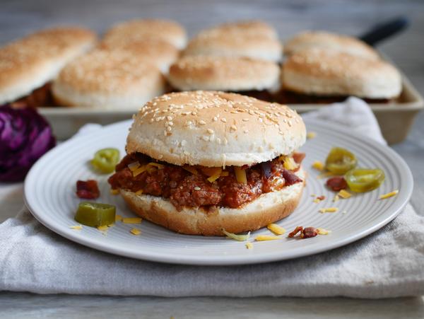 Burger auf Teller für Rezept Sloppy Joe Burger vom großer Ofenzauberer von Pampered Chef® 