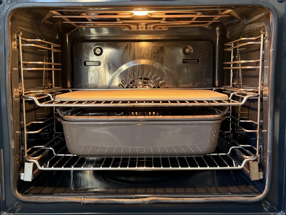 Ofenhexe® und Zauberstein von Pampered Chef® im Backofen