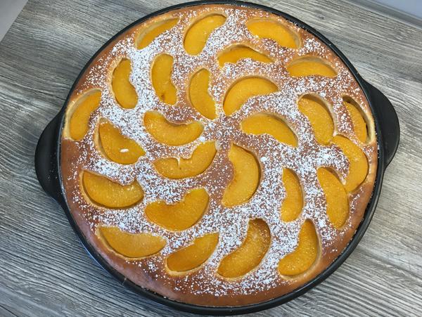 Kuchen vom Grillstein von Pampered Chef® - mit Pfirsichen - fertig gebacken