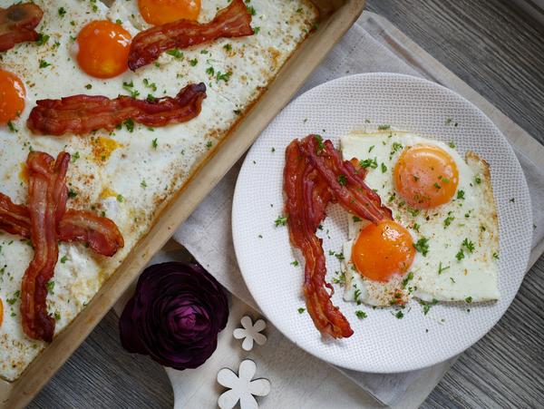 Portion angerichtet für Rezept Eier mit Speck vom großen Ofenzauberer von Pampered Chef® 