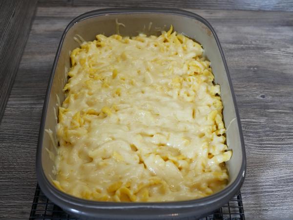 Spätzle und Käse für Rezept Käsespätzle aus der Ofenhexe von Pampered Chef® 