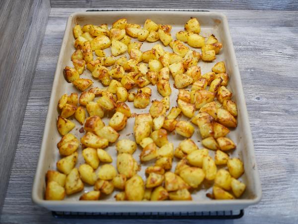 Großer Ofenzauberer von Pampered Chef® mit gebackenen Kartoffel-Bites 