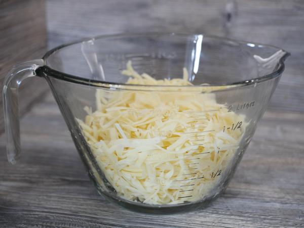 Käse in Nixe für Rezept Käsespätzle aus der Ofenhexe von Pampered Chef® 