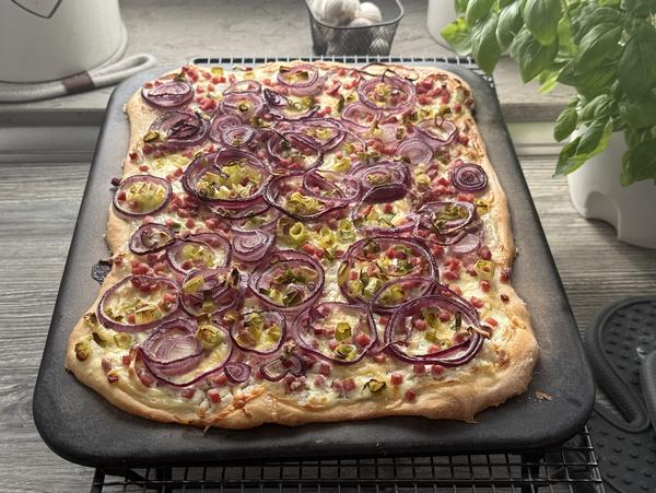 Flammkuchen Rezept - nach dem Backen Flammkuchen auf Zauberstein von Pampered Chef® nach dem Backen