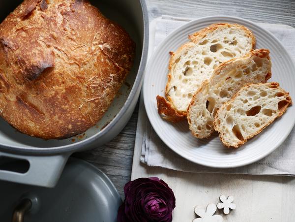 Brot und Brotscheiben für Rezept Genetztes Brot aus dem Gusstopf von Pampered Chef® 