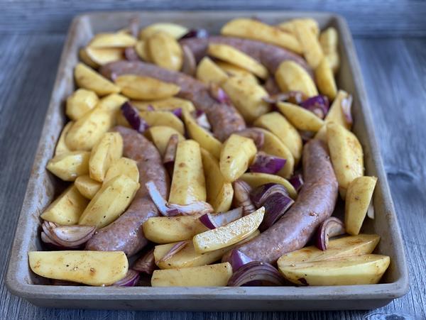 Gemüse und Fleisch - Rezept Bratwurst mit Kartoffeln - großer Ofenzauberer - Pampered Chef® 