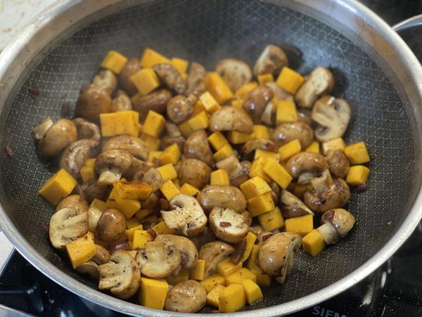 Gemüse - Rezept Kürbis-Pilz-Pfanne aus der Wokpfanne von Pampered Chef® 