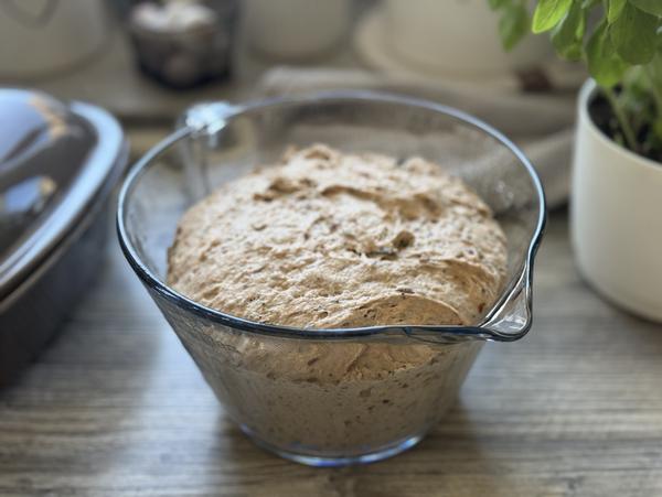 Vollkornbrot Rezept - Schritt 1 Brotteig - Vollkornbrot Rezept - Kleiner Zaubermeister - Pampered Chef®
