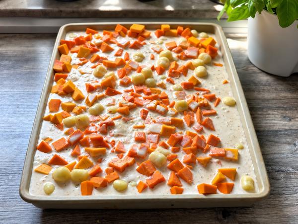 Kürbis-Gnocchi-Blech Rezept - Kürbis und Gnoochi Gemüse, Kartoffeln und Soße für Rezept Kürbis-Gnocchi-Blech vom großen Ofenzauberer