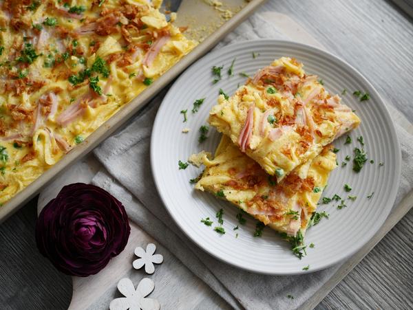 Omlette Portion auf Teller für Rezept Spätzle Schinken Omelette vom großen Ofenzauberer
