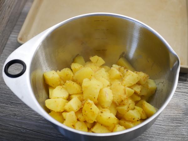 Rohe Kartoffeln in Schale für Rezept Kartoffel-Bites vom Ofenzauberer