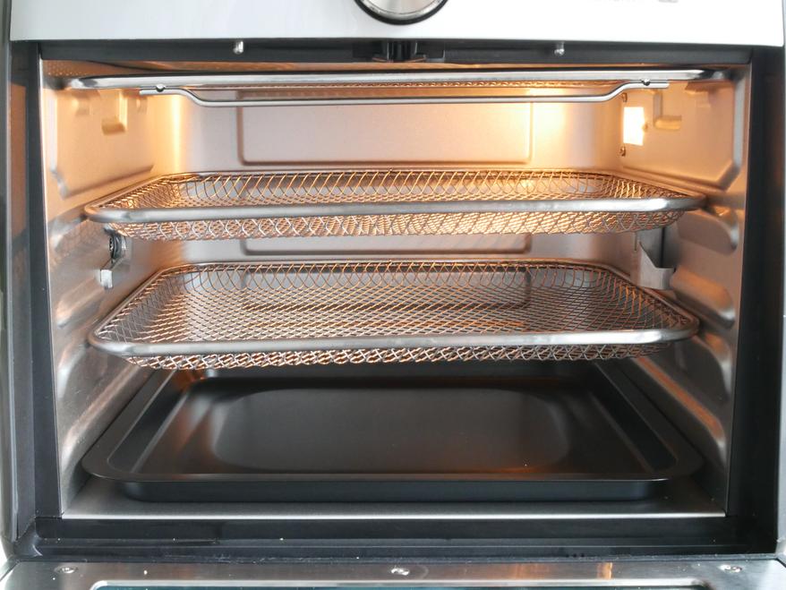 Air Fryer von Pampered Chef® Innenraum mit Beleuchtung