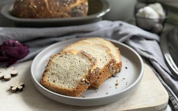Verler-Dreikorn-Brot Rezept - Brot und Backtopf angerichtet - Pampered Chef® 