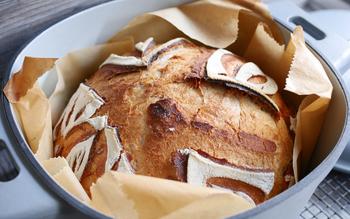 Krusti Brot gebacken im gusseisernem Topf von Pampered Chef®