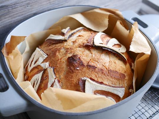Krusti Brot gebacken im gusseisernem Topf von Pampered Chef® 