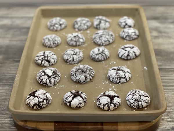 Chocolate-Crinkle-Cookies Rezept - Pampered Chef® - Kekse gebacken