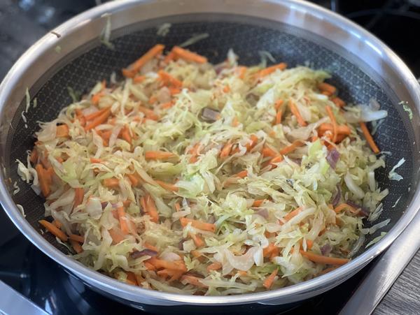 Gemüse in Pfanne für Rezept Spätzle-Auflauf aus der Ofenhexe von Pampered Chef® 