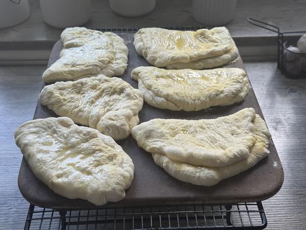 Sandwich-Taschen Rezept - Teigtaschen auf Zauberstein Teigtaschen auf dem Zauberstein von Pampered Chef® vor dem Backen
