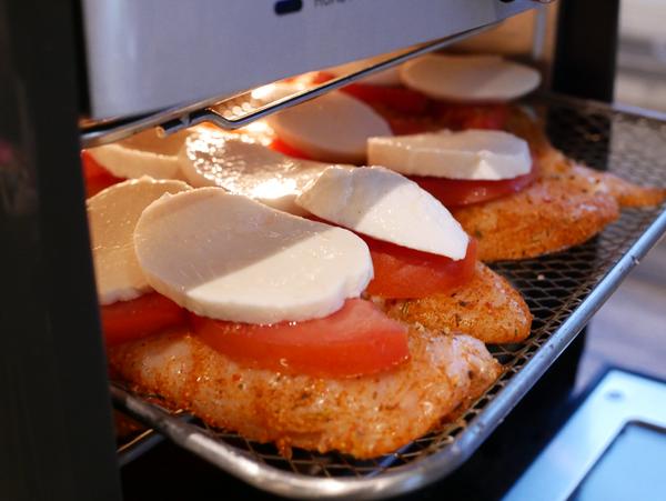 Gericht ungegart für Rezept Hähnchenschnitzel überbacken aus dem Air Fryer 