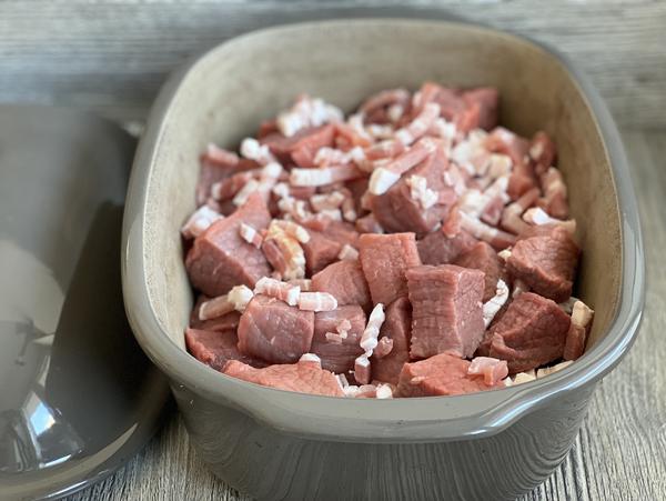 Fleischwürfel für Rezept Rindfleisch-Topf aus dem Ofenmeister von Pampered Chef® 